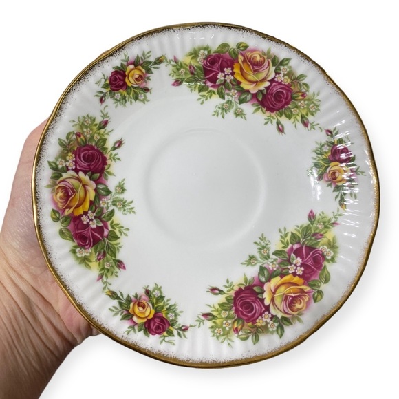 Elizabethan English Garden Fine Bone China Tea Cup & Saucer - Picture 12 of 15